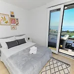 Luxury Skyline Split