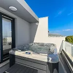 Luxury Skyline Apartamento *