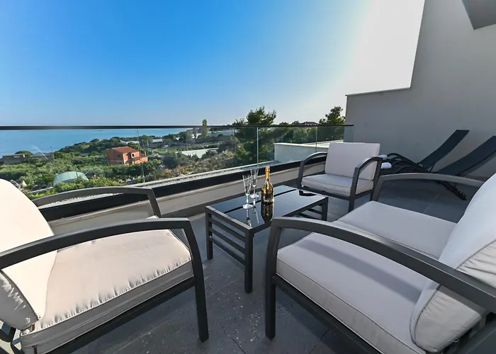 Luxury Skyline Split